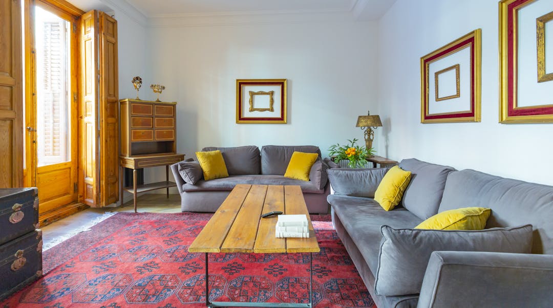 salon de mi apartamento turistico acogedor para 10 personas en madrid